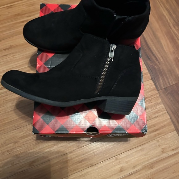 Ankle boot - Picture 3 of 9